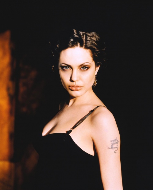 angelina jolie wearing no clothes